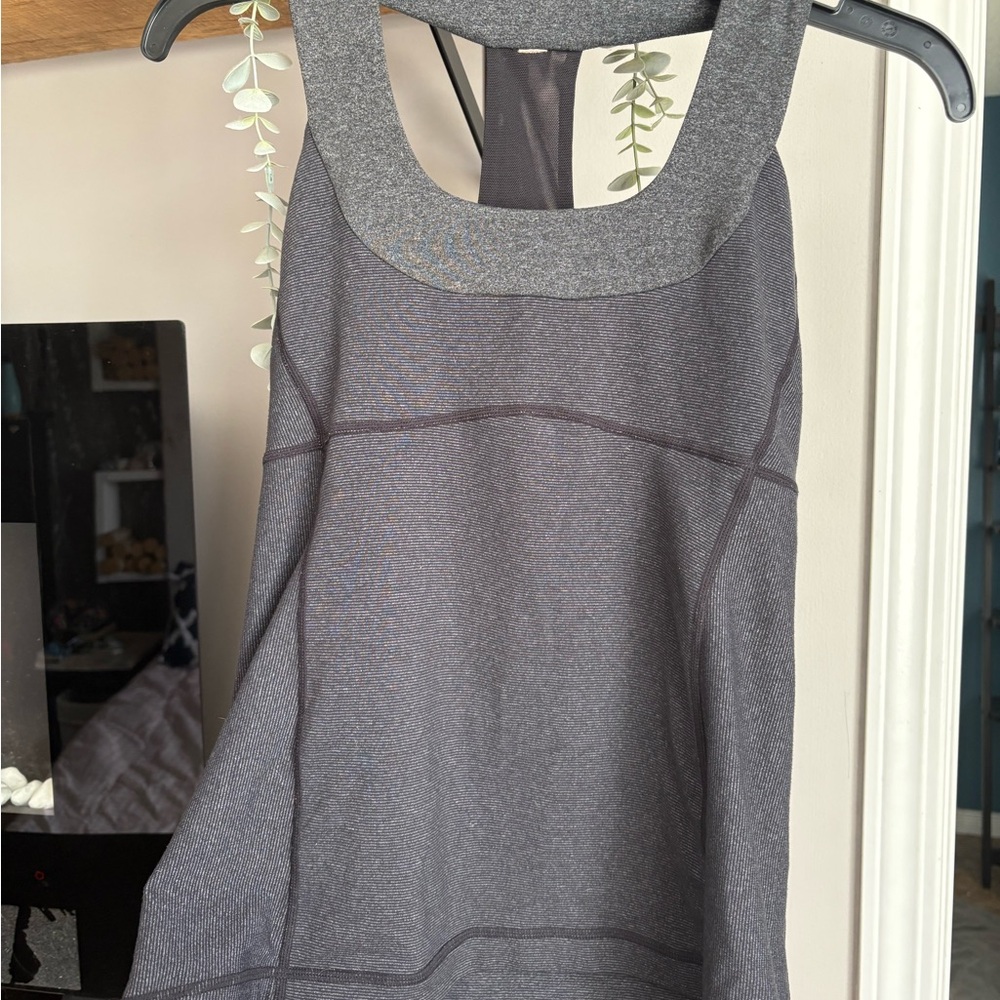 Lululemon Scoop Neck Tank size 6
